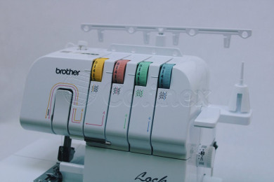 Máquina de Corte e Cose Doméstica Brother 1034DX